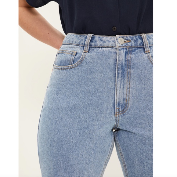 NWT STEVIE HIGHRISE MOM JEANS TAPERED LIGHT INDIGO - Picture 3 of 16